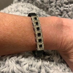 🌸 $3 if bundled Black & Silver Bracelet with Sparkly Gems